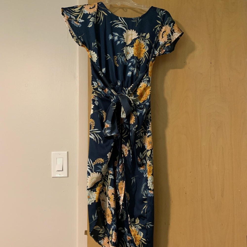 Beautiful midi dress, size 2 Showpo